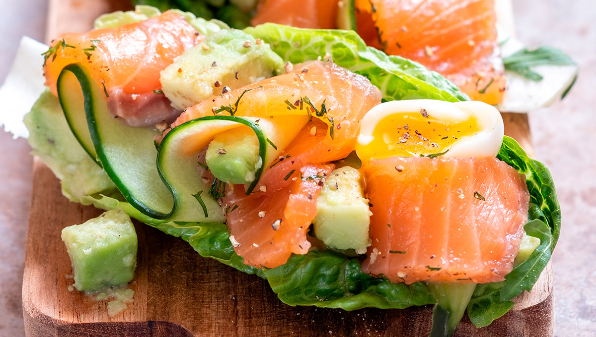 canape de trucha con ensalada