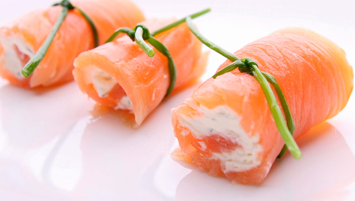 smoked salmon canapes with cheese
