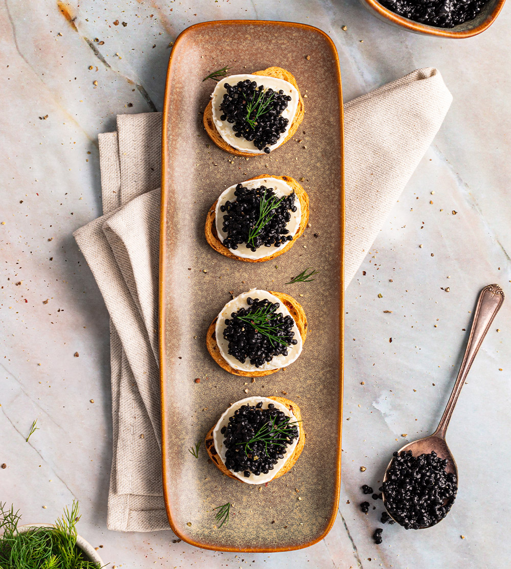 receta de Tostas de Caviar y queso de cabra